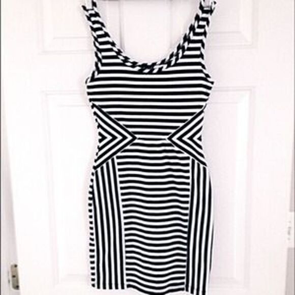 Wet Seal Dresses & Skirts - 💝Wet Seal black and white mini dress!